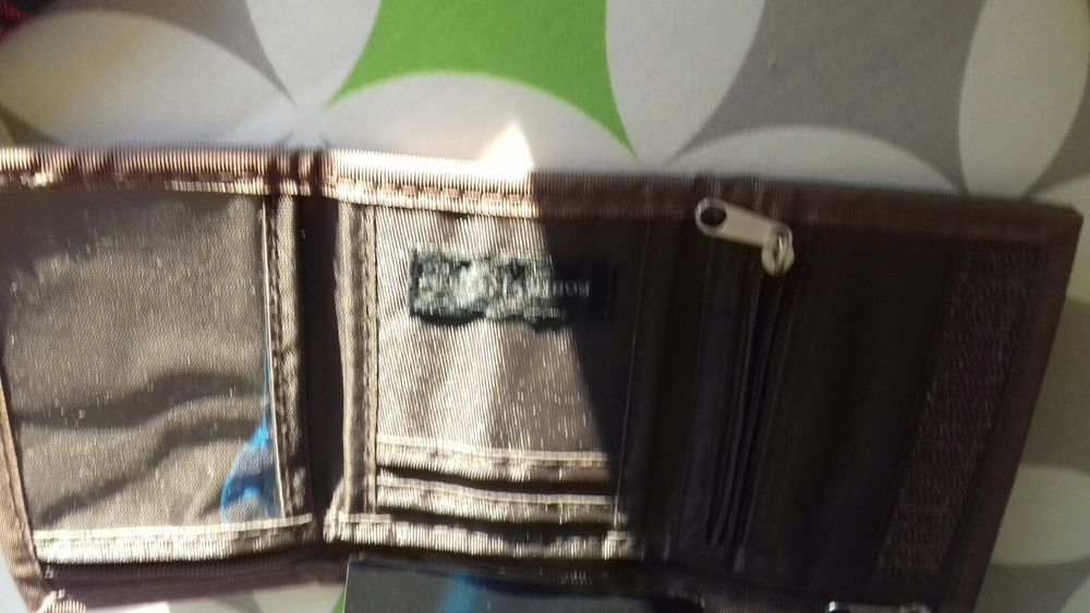 Carteiras de meninos