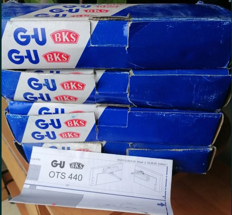 4 komplety samozamykaczy do drzwi G-U OTS 440