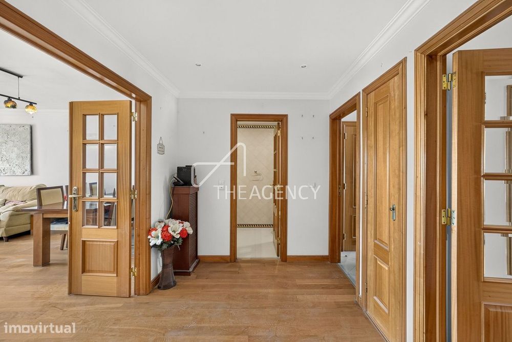 Amplo Apartamento T3+1 no Último Andar nos Jardins da Parede