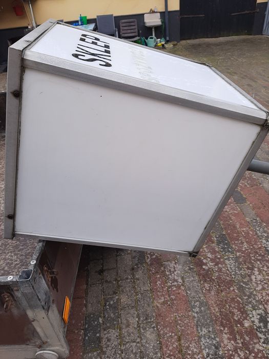 Reklama podświetlana obrotowa