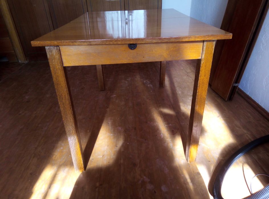 Стіл для вітальні і не тільки