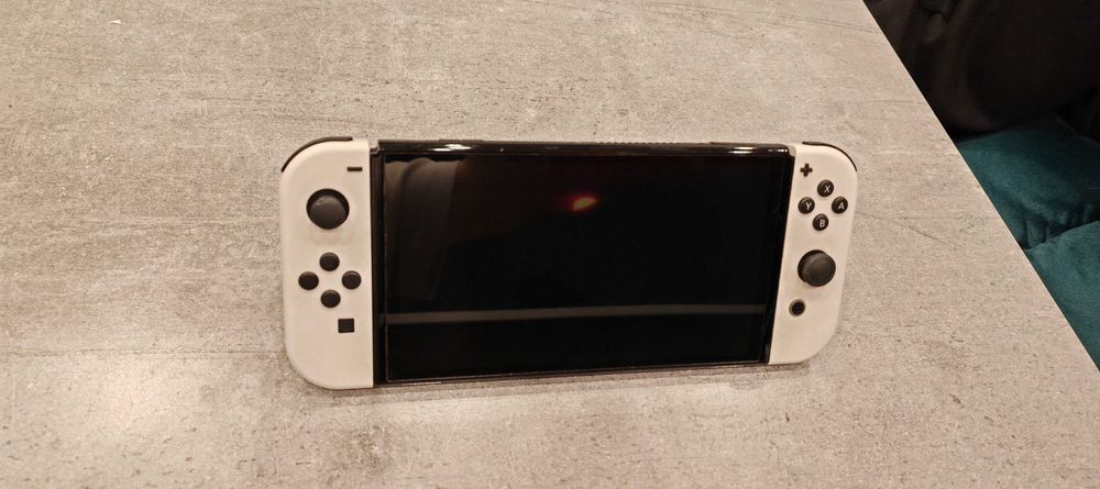 Nintendo Switch OLED + dodatki + gry