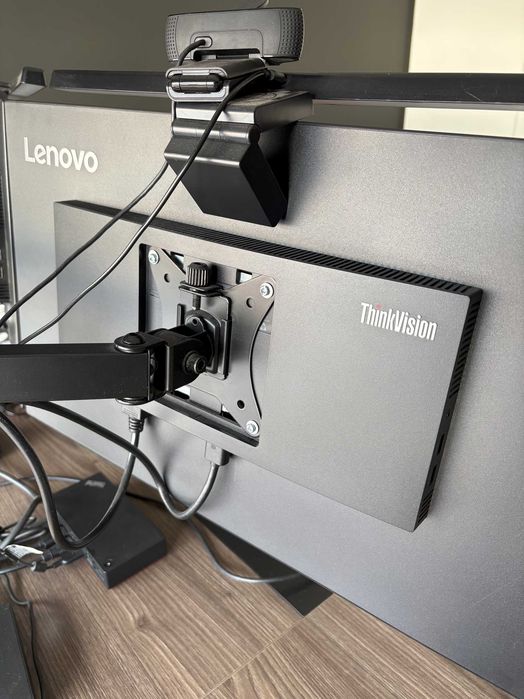 2 monitores Lenovo T24i-30 24" com suporte de braço duplo e caixas originais