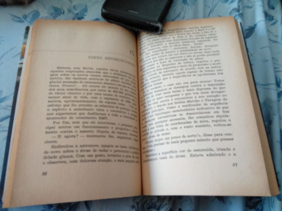 Perdidos à volta da lua