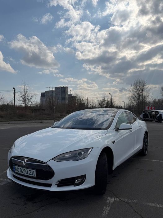 Tesla model S 2013 60Кв