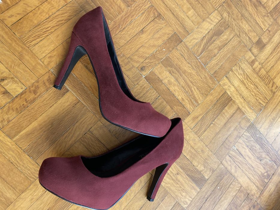 Sapatos bordeaux