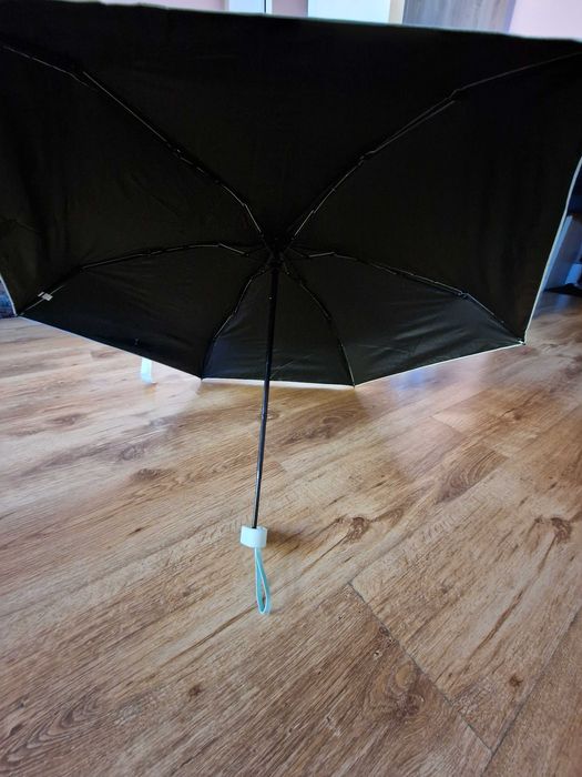 Sprzedam parasolkę w intensywnym jasnozielonym kolorze