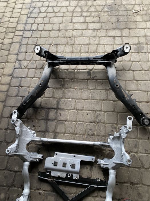 Підрамник балка хрестовина зад перед Audi A4 B8 А5 Q5 Подрамник