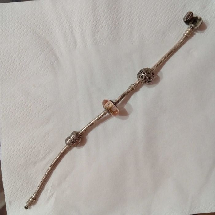 Pulseira  e contas Pandora bom estado