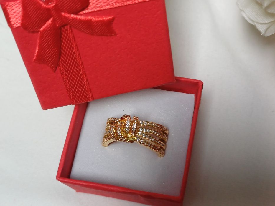 Anel  Novo!  Inclui caixa oferta.