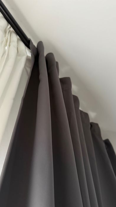 8 Cortinados IKEA Cinza Blackout 1,46 × 2,66 m + 2 Varões Pretos Duplos