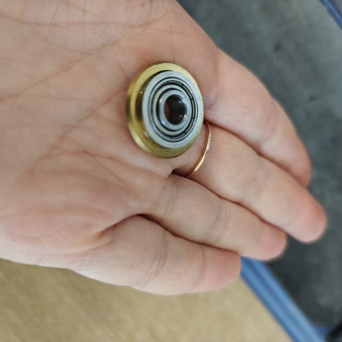 Z nieużywanym ostrzem Dexter 730 do cięcia plytek