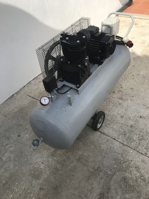 Vendo compressor 200L trifasico