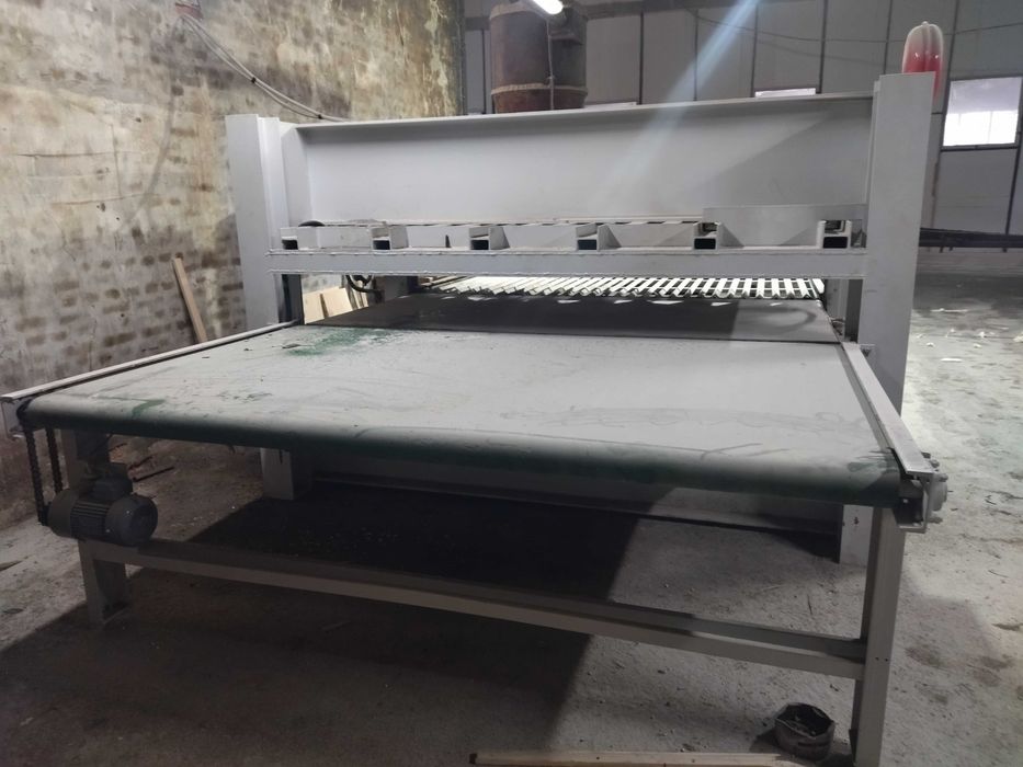 Прес для гарячого склеювання меблевого щита