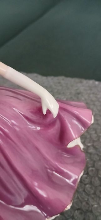 The z Leonardo Collection .Figurka porcelanowa .