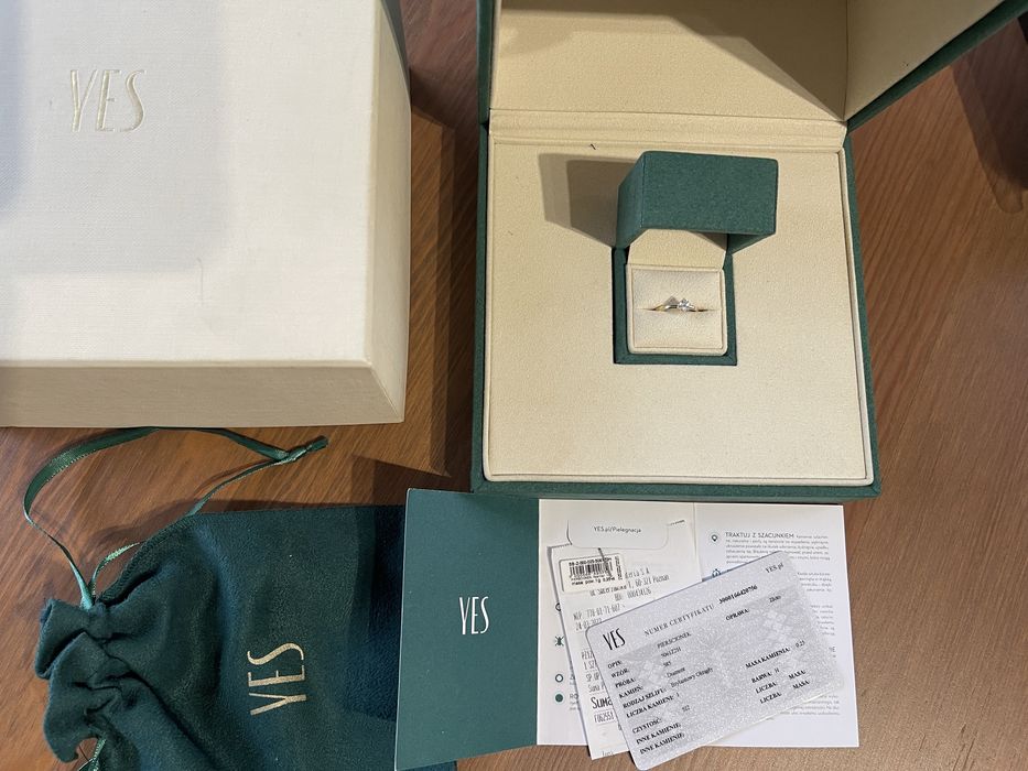 Złoty pierścionek YES diament 0,25ct certyfikat