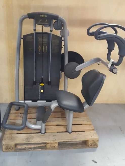 Technogym Abdominal Crunch Maszyna dla perfekcyjnego treningu brzucha
