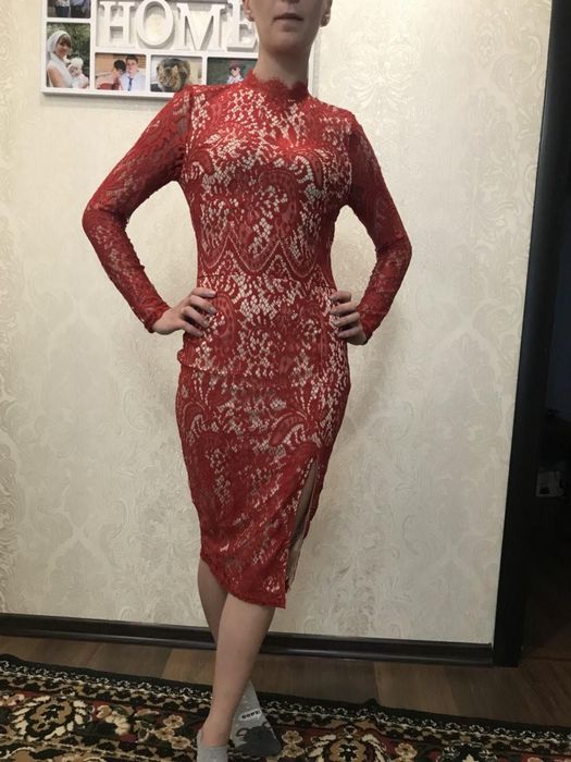 Гарна червона сукня