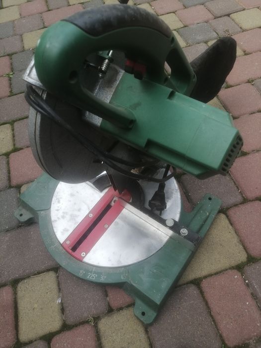 Пилка торцювальна ДВТ в хорошому стані.