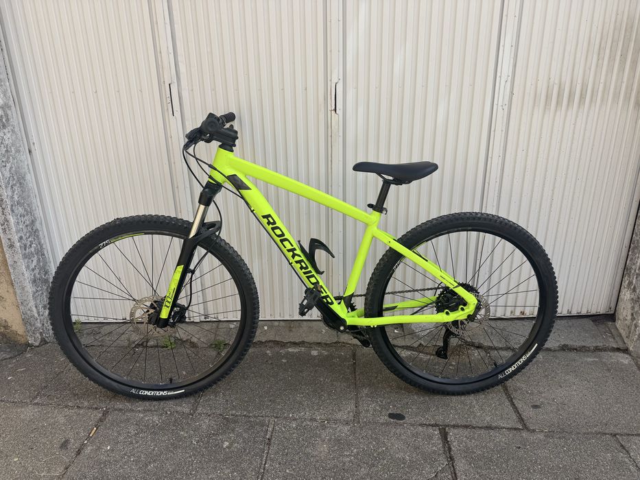 Bicicletas e suporte