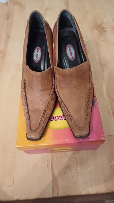 Buty damskie zamszowe, r. 38