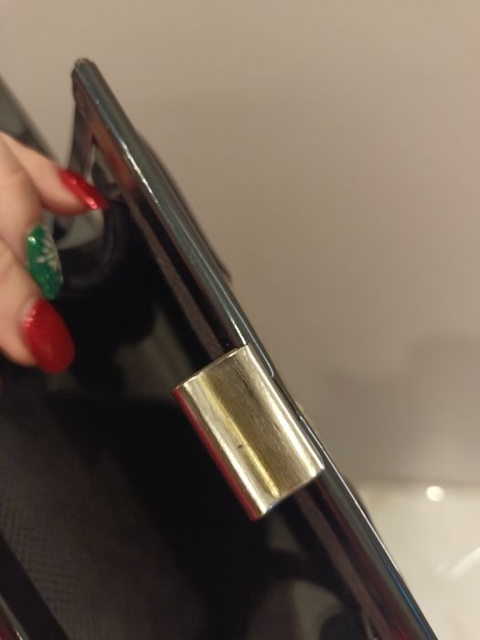 Torebka z widocznymi śladami uzytkowania