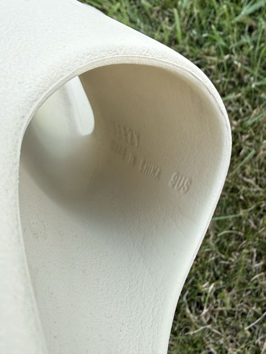 Yeezy Slides Bone