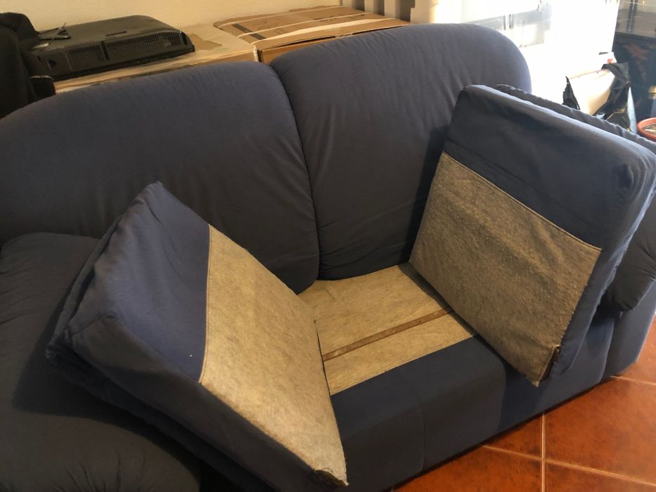 Sofá de dois lugares azul