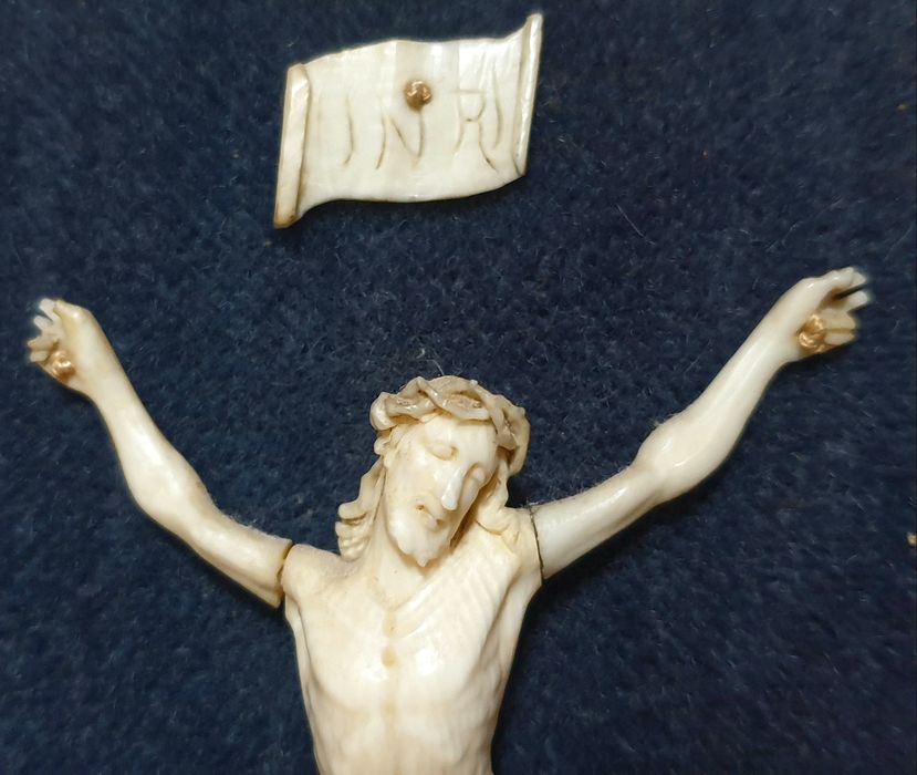 Maravilhosa, preciosa antiga escultura de Cristo emoldurada