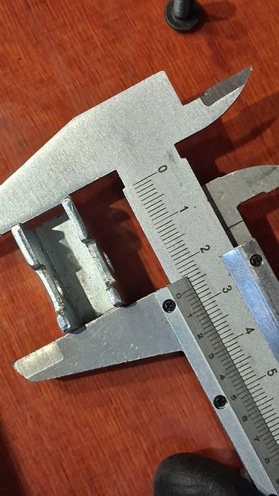 Zestaw mocowania wkładki do zamka ATRA drzwi Dierre.