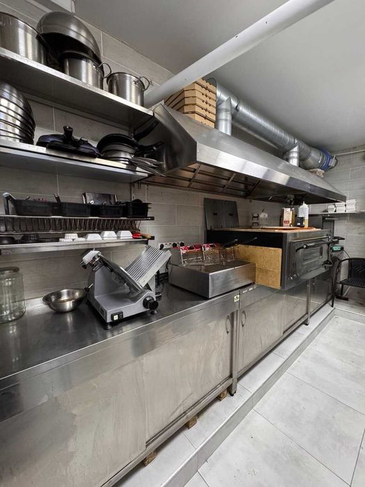 Продається кафе-бар Black White на вулиці Небесної Сотні та Політаєва