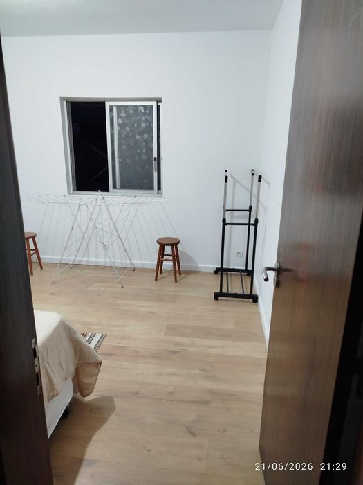 Quarto individual ou casal para arrendar