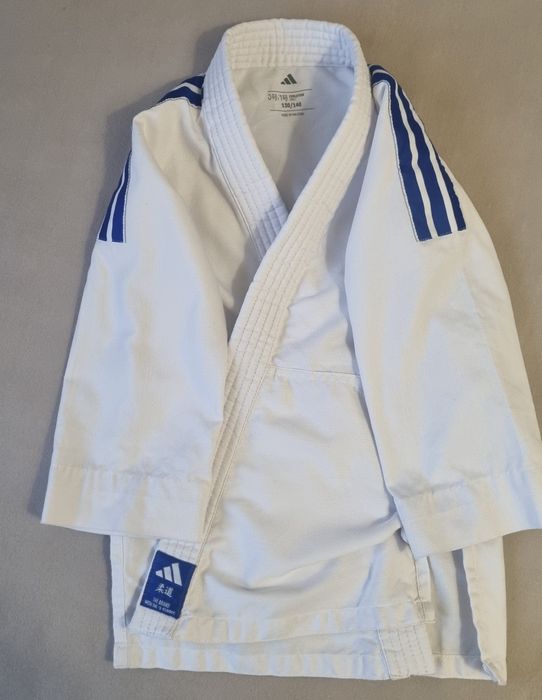 Kimono judo adidas + biały  pas 130/140