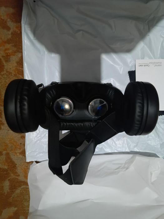 Продам очки виртуальной реальности с встроенными наушниками