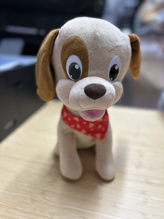 Cão de peluche musical