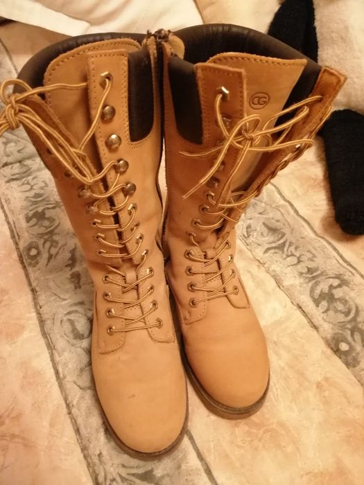 Bota Cano médio imitação camel