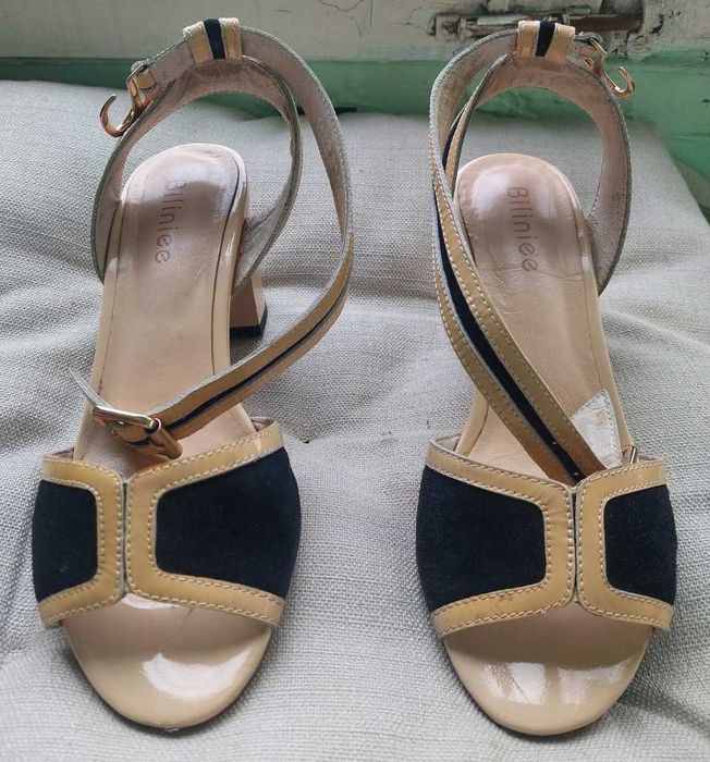 Босоніжки бежево-чорного кольору