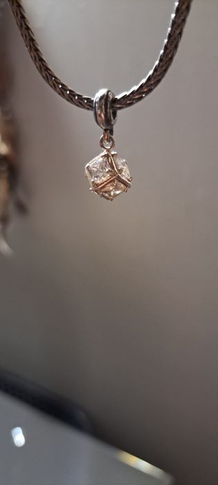 Pulseira bracelete em Prata contrastada.