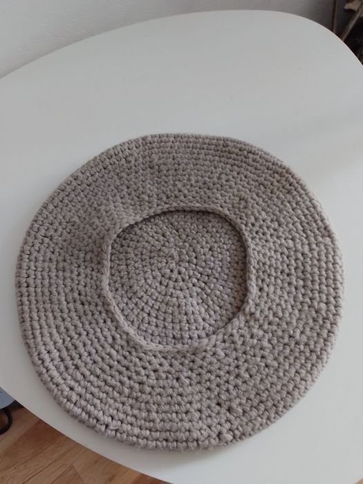 Klasyczny wełniany beret damski  PRL