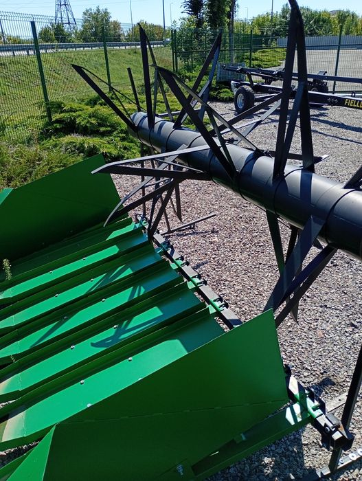 Приставка соняшникова на жатку зернову