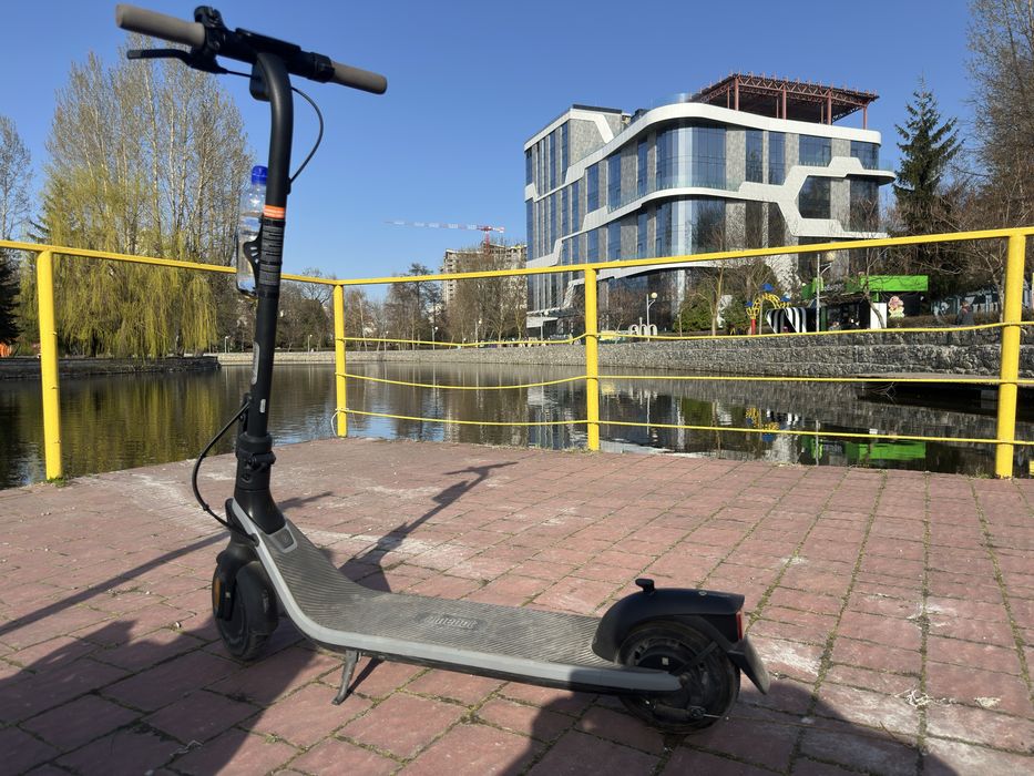 Продам самокат Ninebot E2 1008