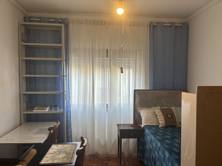 Quarto bem localizado e arejado
