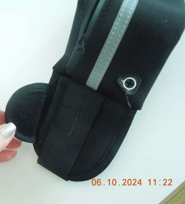 Saszetka-Portfel w pasku z miejscem na butelkę i schowek na coś