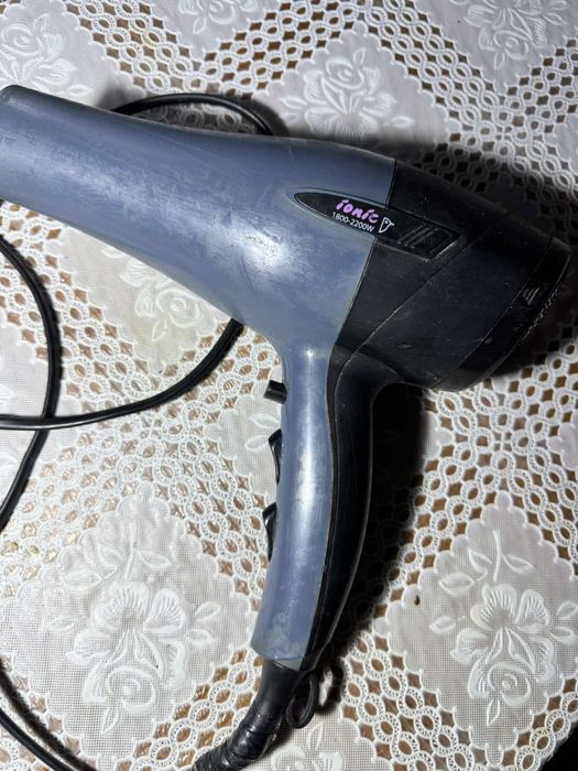 Фен ionic 1800  на запчастини