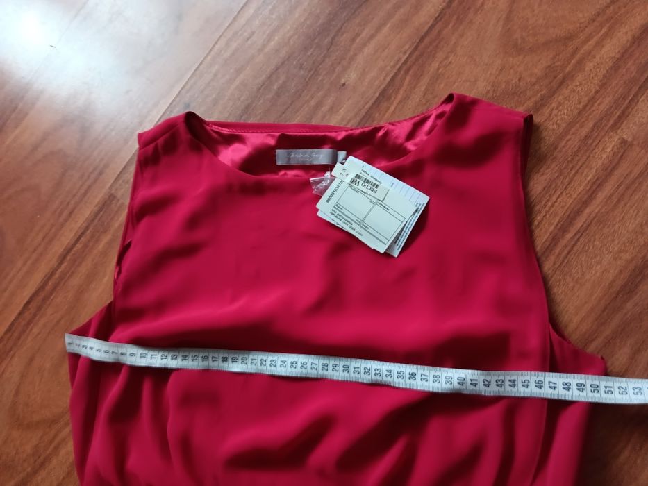 Sukienka damska z metkami.