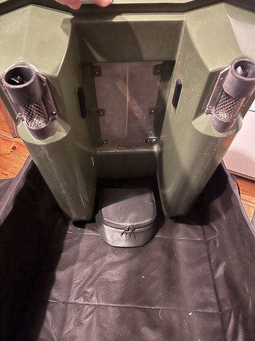 Łódka zanętowa magnum, gps,  raymarine dragonfly