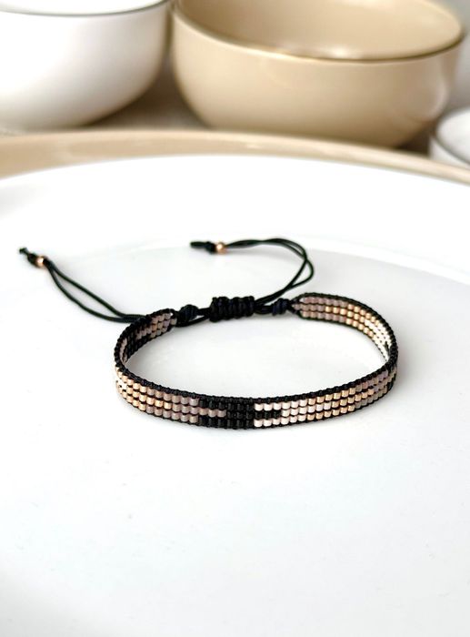 Czarna błyszcząca bransoletka z koralików Miyuki | kremowa złota modna