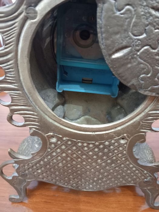 Relógio de mesa muito antigo