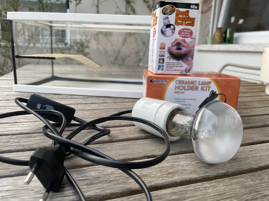 Terrário / tartarugueira com luz