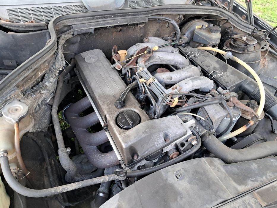 Mercedes w 124 190 pompa wtryskowa  2.0 diesel błotniki zderzaki